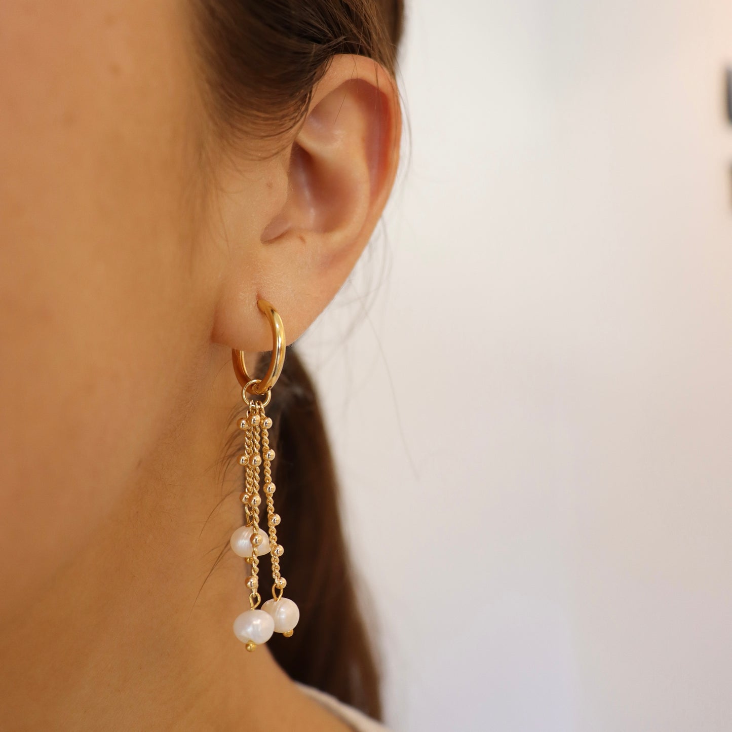 ARETES PERLA COLGANTE DORADO