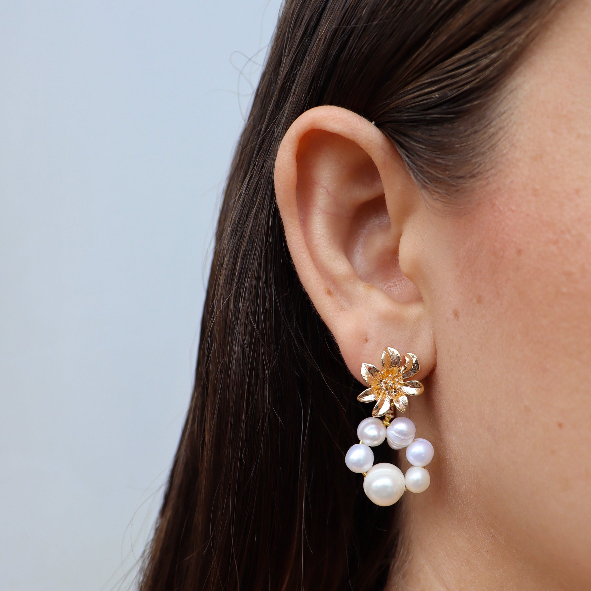 ARETES WHITE BLOOM