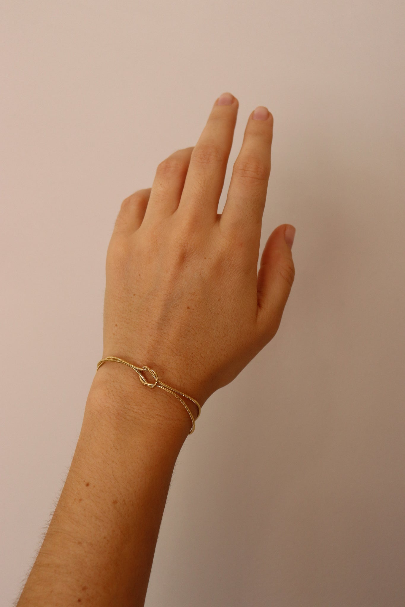 PULSERA NUDO DORADA