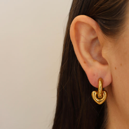 ARETES ACERO DORADO CORAZÓN