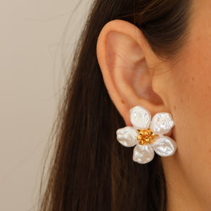 ARETES FLOR DORADA