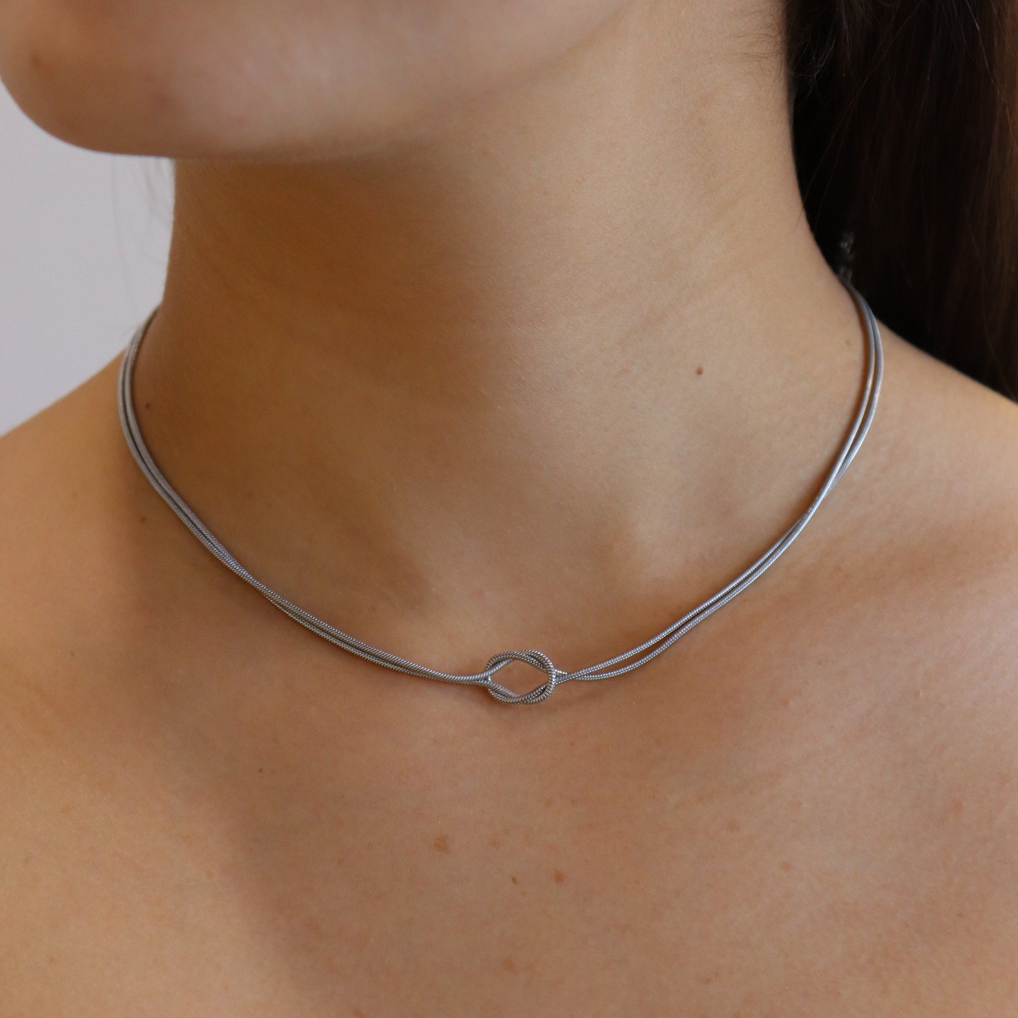 COLLAR NUDO PLATEADO