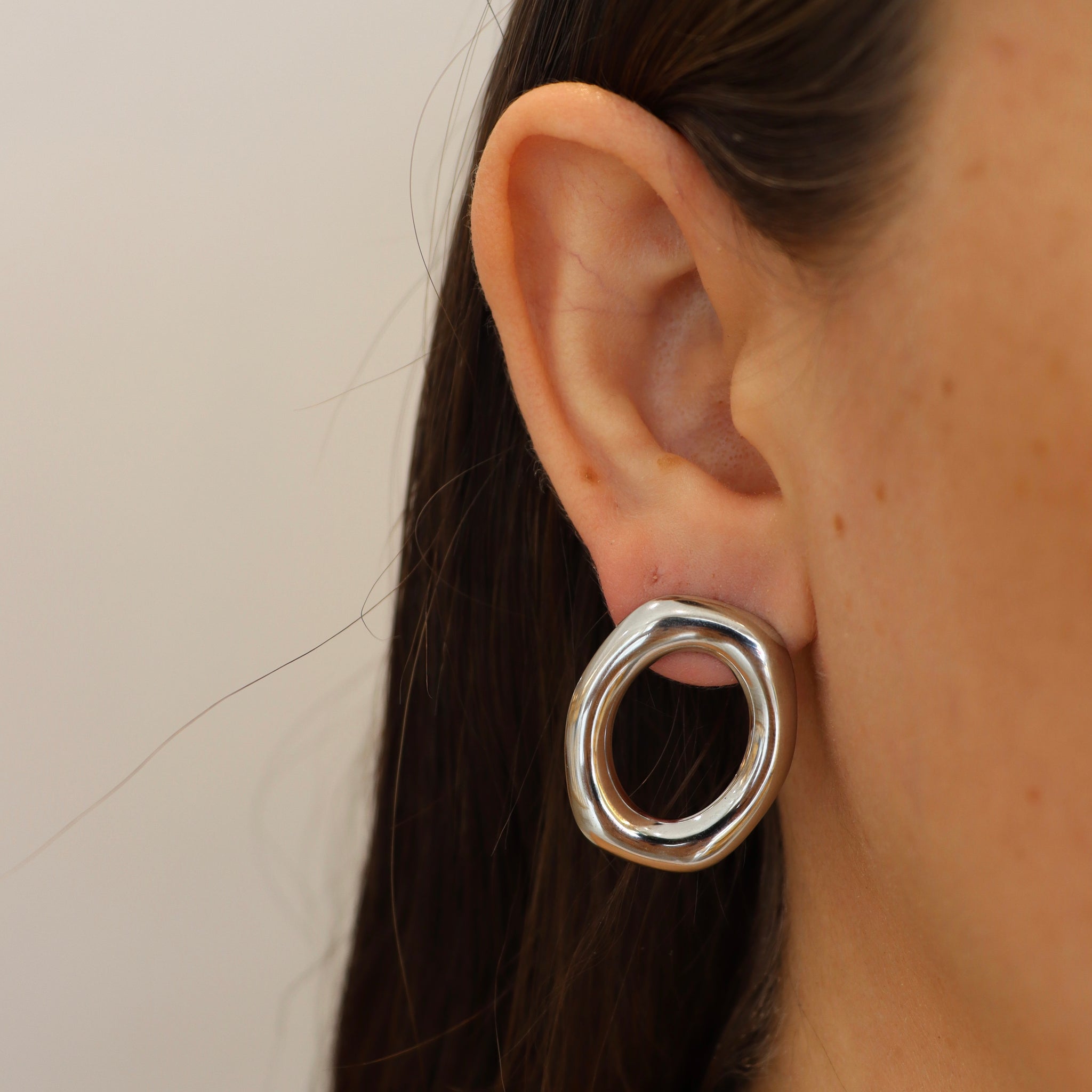 ARETES ACERO PLATEADOS CIRCULO IRREGULAR