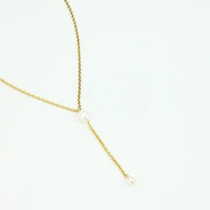 COLLAR CORBATÍN PERLAS